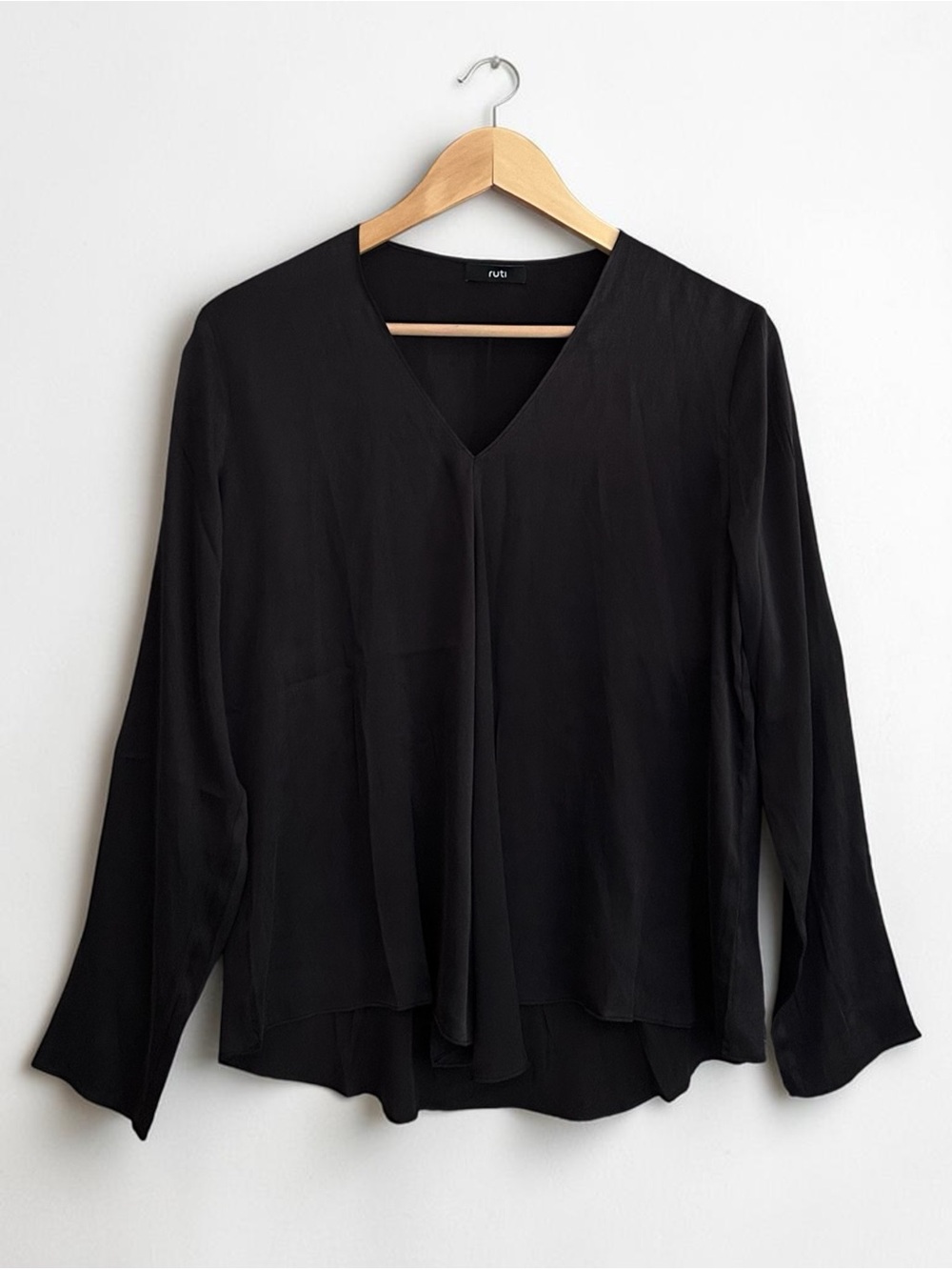 Ruti All Day Washable Silk V-Neck Blouse Dark Gray Asymmetrical Hem Size 2